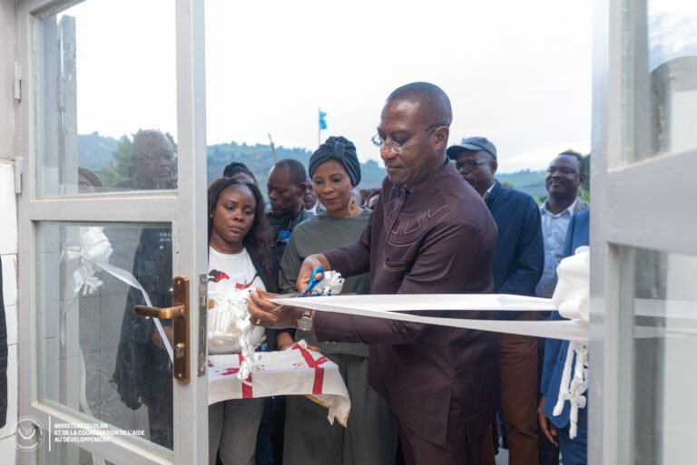 Remise officielle du centre de santé de Mbiza